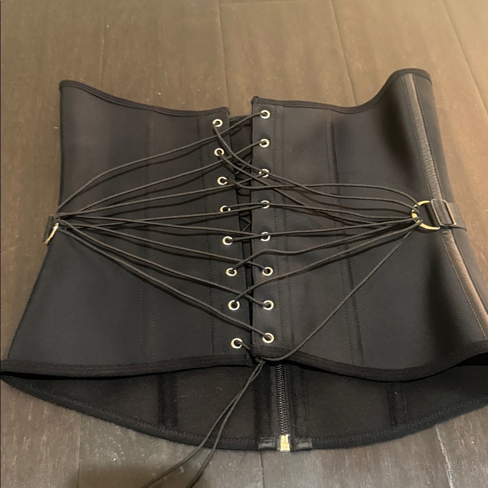 Mini beast Black Waist Trainer with Gold Logo - Picture 2 of 3